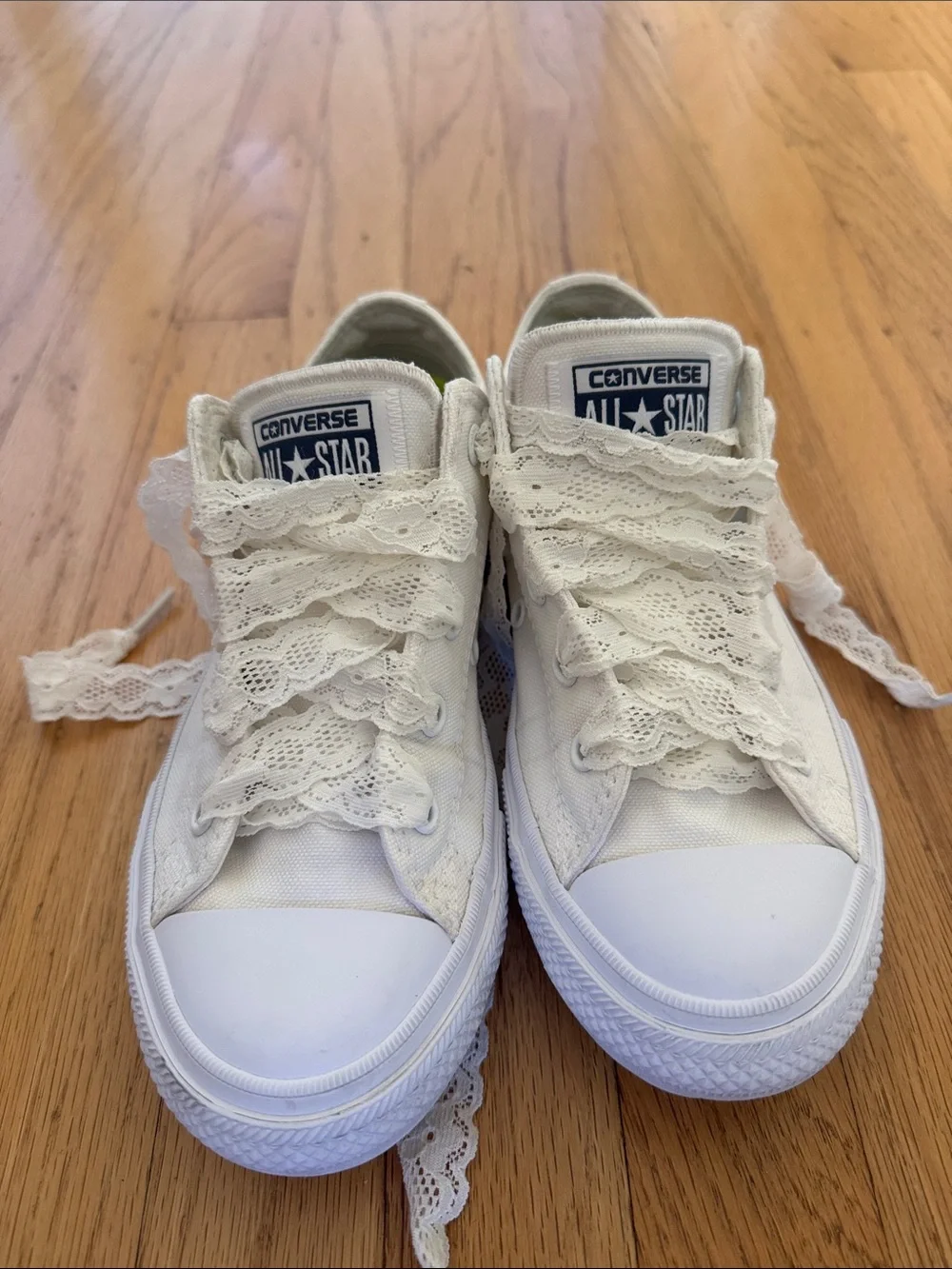 Low top white converse